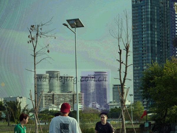 抽象动态射门轨迹与数据点，红蓝主色调，网格背景